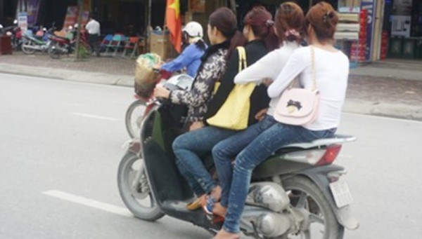 Sốc[-]với[-]những[-]chiếc[-]xe[-]“không[-]phải[-]dạng[-]vừa[-]đâu”[-]lưu[-]thông[-]trên[-]đường